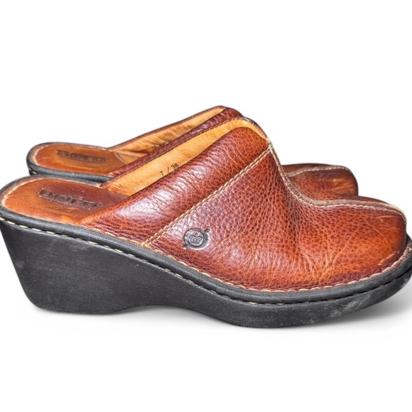 Born Women's Brown Leather hand Crafted Clogs - Picture 2 of 8